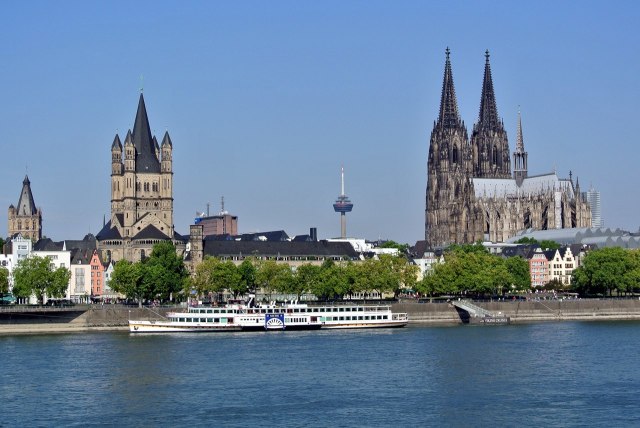 Keulen gezien vanaf de Rijn